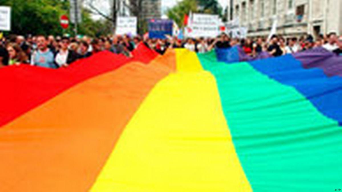 Thousands Rally for Gay March in Warsaw – DW – 06/10/2006