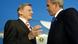 Presidenti amerikan duke biseduar me kancelarin austriak, Volfgang Shysel pas mbërritjes në aeroportin e Vjenës Presidenti amerikan duke biseduar me kancelarin austriak, Volfgang Shysel pas mbërritjes në aeroportin e Vjenës