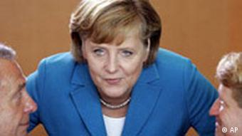 Angela Merkel mit Bernd Neumann und Ulrich Wilhelm