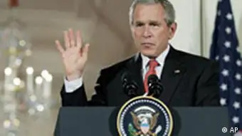 George Bush in Japan zu Guantanamo