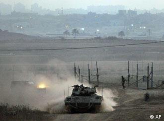 Israelische Panzer kehren vom Einsatz im Gaza-Streifen zurück