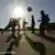 Nogomet je popularan u cijelom svijetu (na fotografiji djeca u Južnoj Africi)