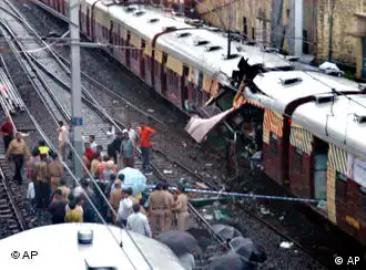 印度孟买多个车站发生爆炸事件，造成重大人员伤亡