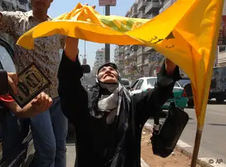 黎巴嫩一妇人展开大旗
