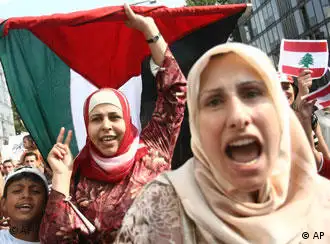 柏林：高举巴勒斯坦和黎巴嫩国旗的示威者抗议以色列攻打黎巴嫩
