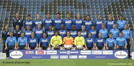Die Mannschaftsvorstellung des Bundesligisten Arminia Bielefeld am Donnerstag (06.07.2006) in der SchücoArena in Bielefeld vor der Saison 2006/07.
