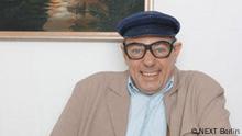 Herbert Knebel mit mit Hornbrille und Kappe