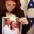 همسر اهود گلدواسر، سرباز اسیر اسرائیلی که روز چهارشنبه ۱۶ ژوئیه بقایای جسدش تحویل اسرائیل شد.