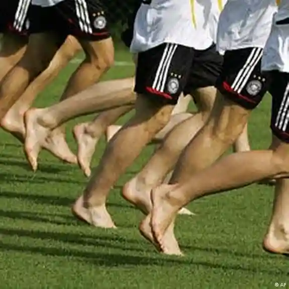 Abusar de las botas de fútbol causa malformaciones en el pie