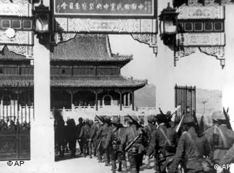 日本军队占领南京进驻中国国民党总部的历史照片
