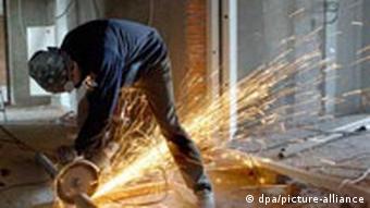 Ein Arbeiter auf einer russischen Baustelle (Foto: dpa)
