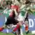 Der Leverkusener Carsten Ramelow (l.) versucht Bremens Fußballspieler Diego den Ball abzunehmen(Foto: AP)