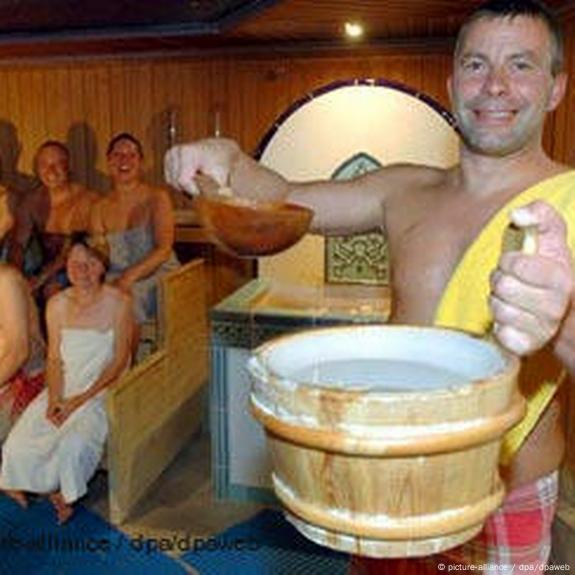 Germany's Extreme Sauna-Goers Sweat it Out for National Title – DW –  08/24/2006