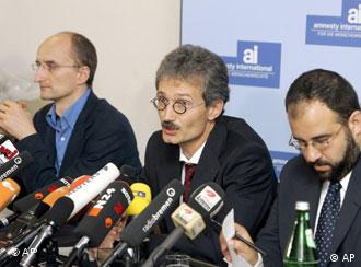Ferdinand Muggenthaler, de Amnistía Internacional, y los abogados de Murat Kurnaz: Bernhard Docke y Baher Azmy