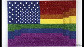 Ausstellung Das Achte Feld: Jonathan Horowitz: Three Rainbow American Flags for Jasper in the Style of the Artist's Boyfriend, 2005.