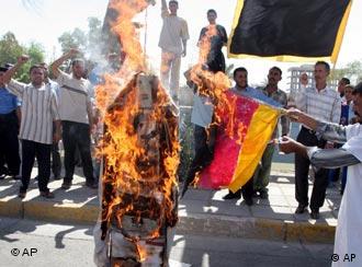 Irakische Schiiten verbrennen deutsche Flaggen als Protest gegen Papst-Rede
