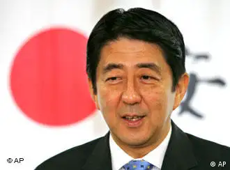 春风满面的日本新首相安倍晋三