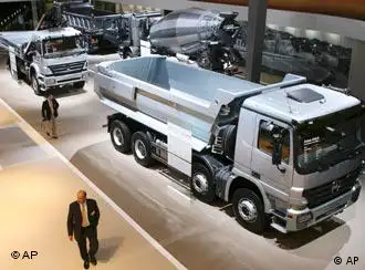 戴姆勒的货车在汉诺威国际商用车展上