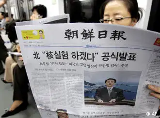 朝鲜人阅读本国核试验通告
