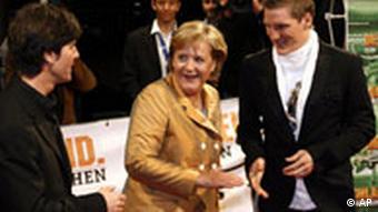 Auch Kanzlerin Merkel kam zur Premiere am 3. Oktober, dem deutschen Nationalfeiertag