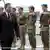 Bundesverteidigungsminister Franz Josef Jung geht im Hafen von Limassol (Zypern) an Bord der Fregatte Mecklenburg-Vorpommern an einer Ehrenformation vorbei