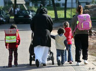 Das neue Bleiberecht soll vor allem den hier geborenen Kindern geduldeter Ausländer zugute kommen