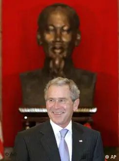 亚太经合组织河内峰会上的美国总统布什