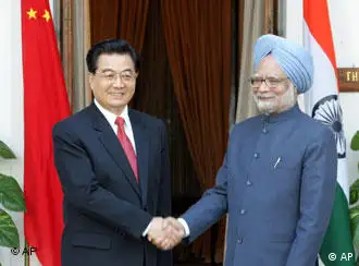 胡锦涛与辛格在印度的握手