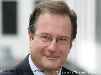 金克尔担任德国电信公司基金会主席