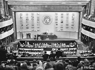 1948年12月10日联合国大会在巴黎通过人权宣言