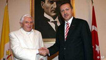 Papst Benedikt XVI in der Türkei mit Recep Tayyip Erdogan Atatürk