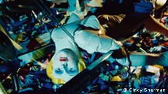 Cindy Sherman Untitled # 188,1989 Farbfotografie Auflage: 6 Stück 110,5 x 166,4 cm The Museum of Modern Art, New York. Don de la Dannheisser Foundation © Cindy Sherman Bild für Ausstellungstipps