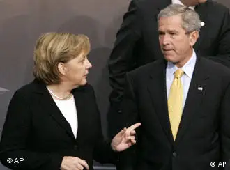 德国总理默克尔与美国总统布什在北约里加峰会上