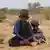 Der zehnjährige Abdi Nasser Mohammed und sein kleiner Bruder Imram in Kenia