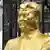 مجسمه‌ی طلايی صفرمراد نيازف‌، رئيس‌جمهور درگذشته‌ی تركمنستان
