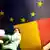 Die rumänische und EU-Flagge sind nebeneinander auf einem Deckenpanel abgebildet (Archivbild)