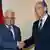 Pertemuan bersejarah Presiden Abbas (kiri) dan PM Olmert (kanan)