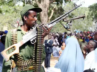 实枪荷弹的索马里民兵