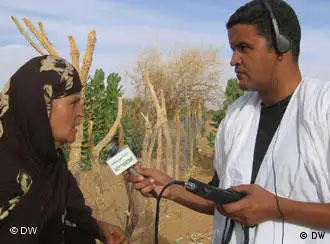 Interview für eine Sendung der Reihe Leben mit Naturgewalten: Die Deutsche Welle arbeitet im Rahmen der Internationalen Koproduktionen mit Radio Mauritanie zusammen.