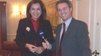Die griechische Außenministerin Dora Bakojanni mit Giorgos Pappas (DW-Griechisch)