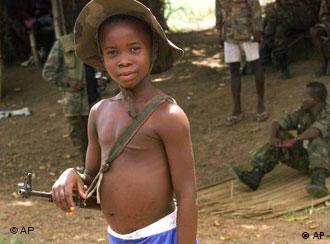 Ein Kindersoldaten aus Sierra Leone