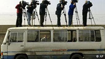 Medien und Krieg Journalisten Fernsehen Waffeninspekteure in Irak