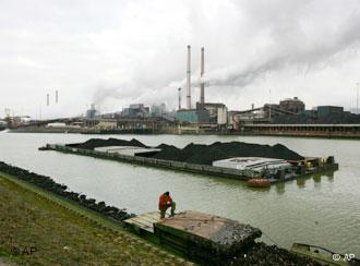 Stahlwerk von Corus in Ijmuiden, Quelle: AP