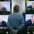Зритель смотрит прямую трансляцию пресс-конференции Владимира Путина