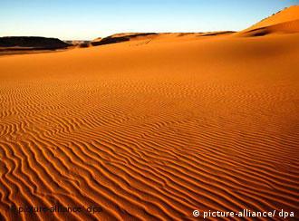 Ein Sandfeld in der Wüste (Foto: dpa)