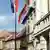 Zgrada Sabora u Zagrebu sa zastavama Hrvatske