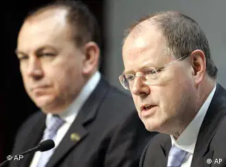 德国财政部长施泰因布吕克（右）同德国联邦银行行长维博