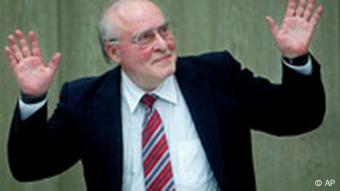 Der Rechtsextremist Ernst Zuendel im Landgericht