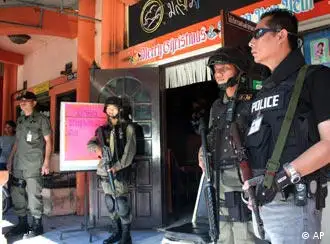 泰国南部街景加进荷枪实弹的成分