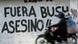 Auf einer Mauer in Uruguay steht 'Bush Mörder raus!' (Quelle: AP) Auf einer Mauer in Uruguay steht 'Bush Mörder raus!' (Quelle: AP)